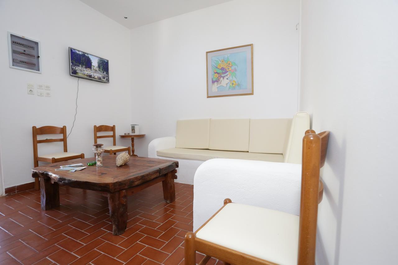 Artemis Suites Romanu Exterior foto